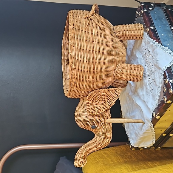 Vintage Wicker Elephant planter basket - Picture 5 of 9